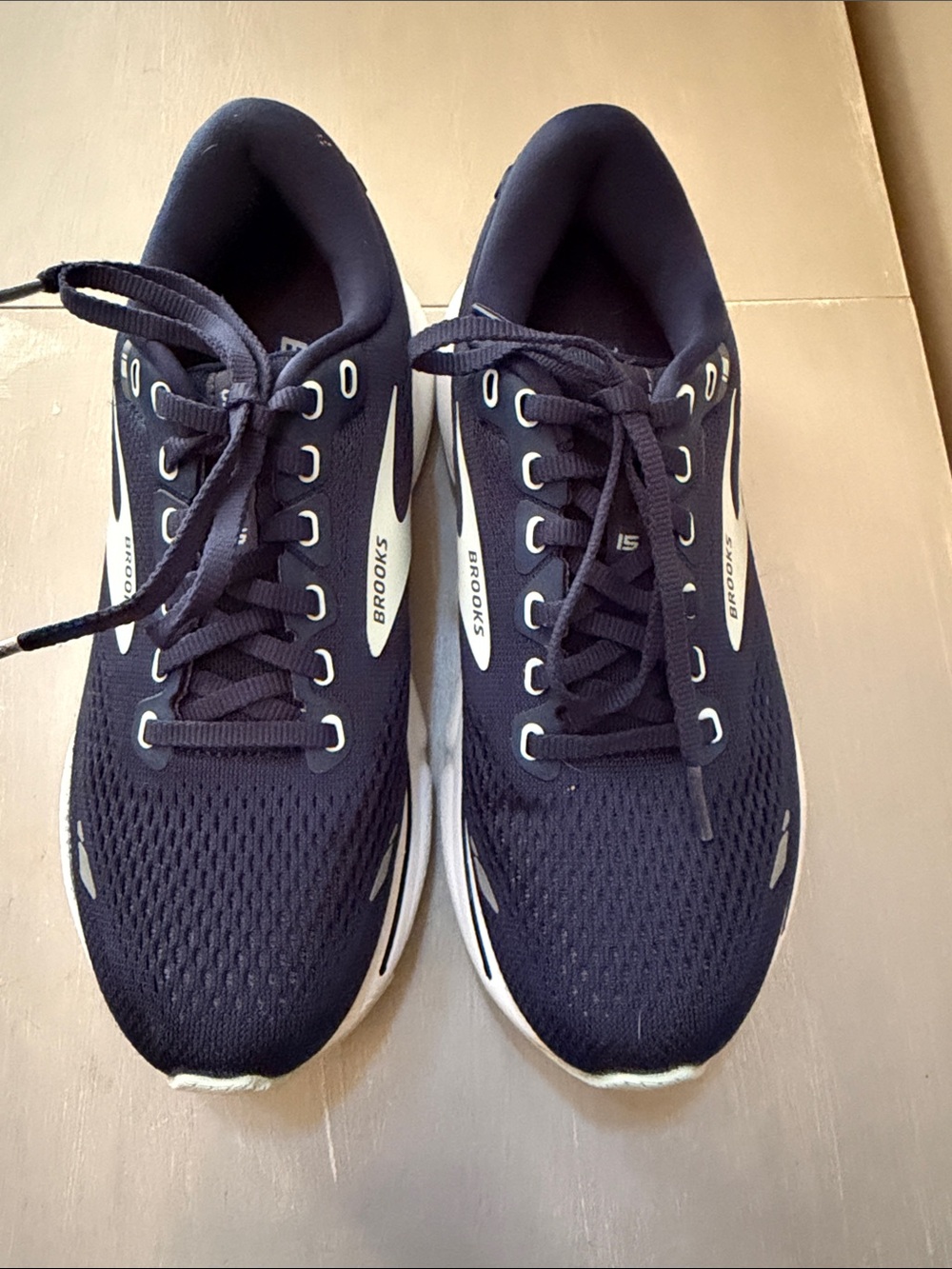Brooks Ghost 15 Athletic Sneakers - Navy & White